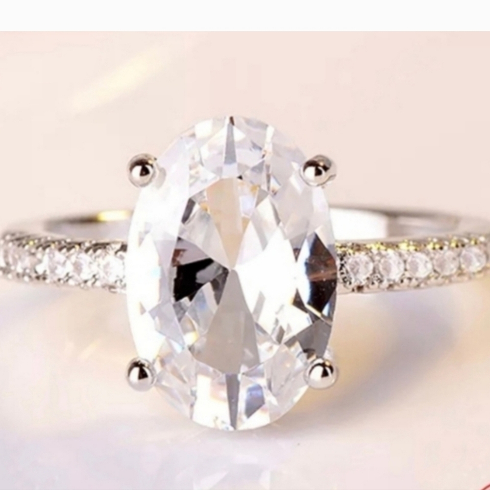 Elegant Silver Oval-Cut Ring